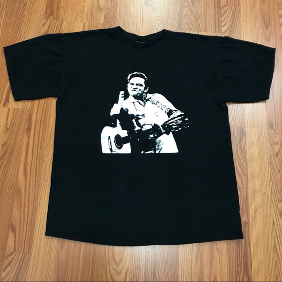 Johnny Cash Flipping the Bird T-shirt - Picture 1 of 7